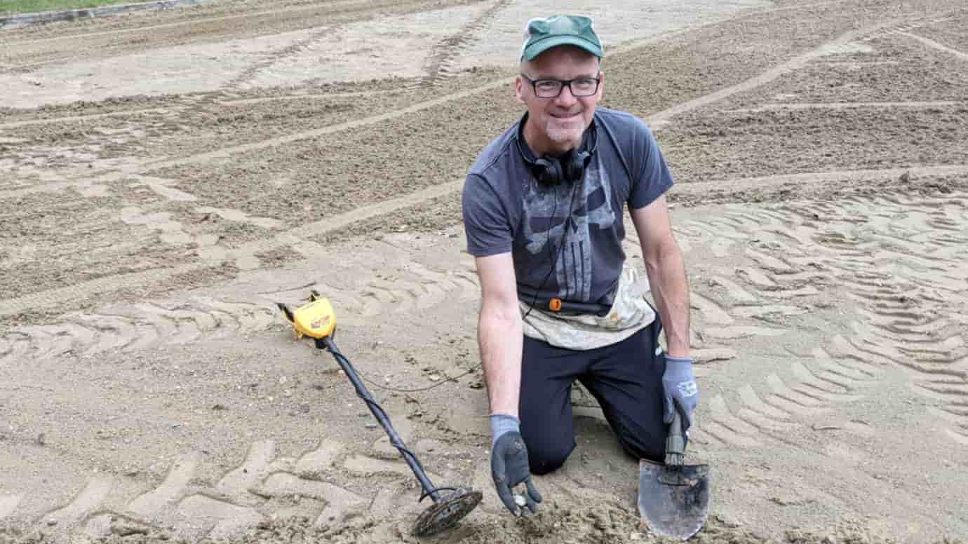 7 Best Places to Metal Detect in California [Maps, Laws and More