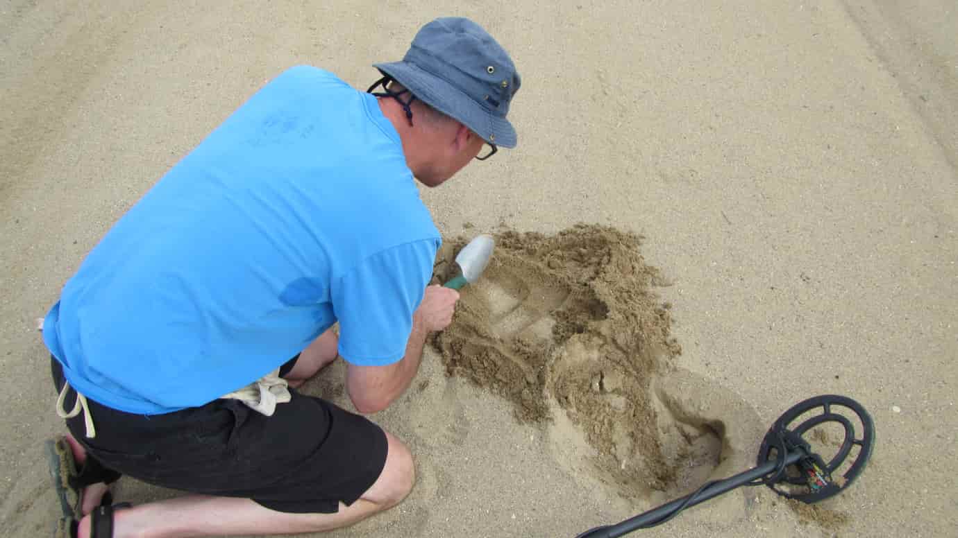 The 7 Best Beaches in Florida to Metal Detect (And The 3 Best Times to