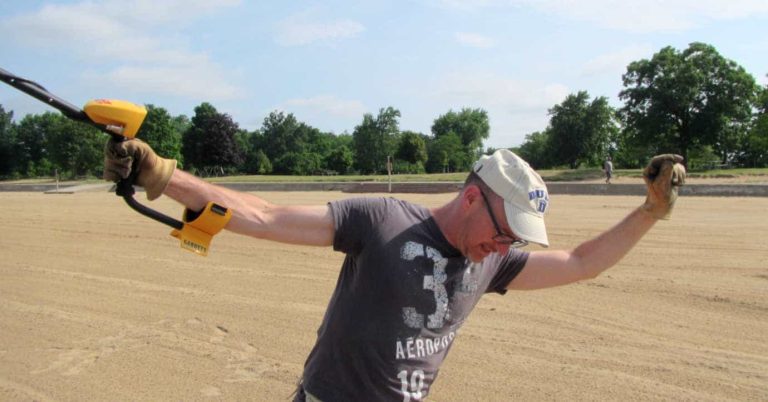 The Easiest Metal Detector to Use (In My Experience) Metal Detecting Tips