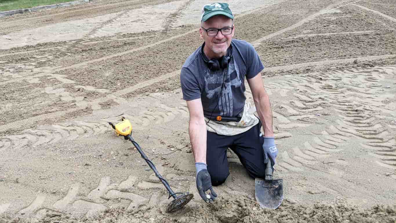 7 Best Beaches to Metal Detect in Michigan (Maps, Rules and Tips